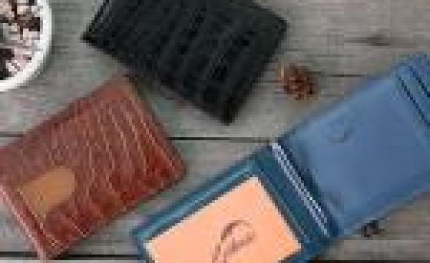 Sexy Clutches: How to Buy & Wear a Designer Clutch Bag